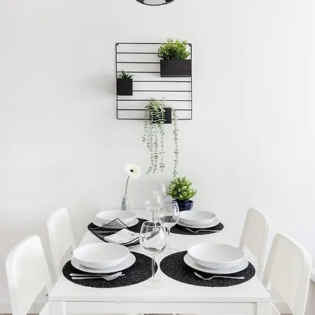 Appartamento Modern Riverside With Free Parking