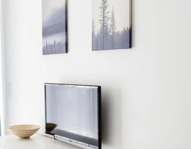 Modern Riverside With Free Parking