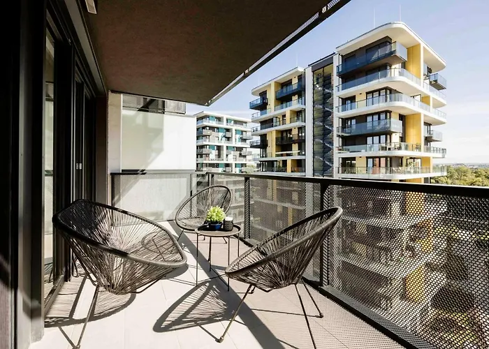 Modern Riverside With Free Parking