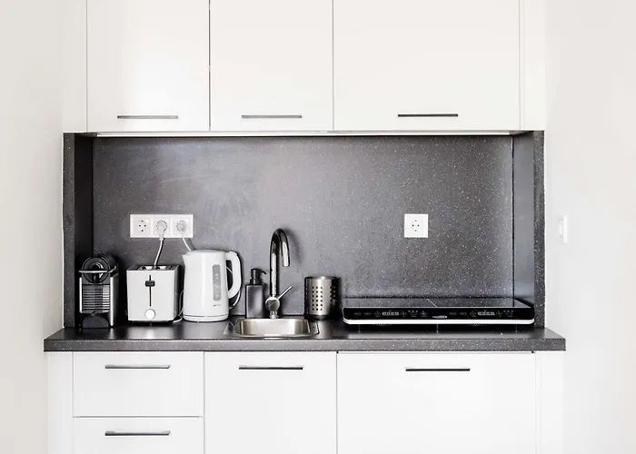 Modern Riverside With Free Parking