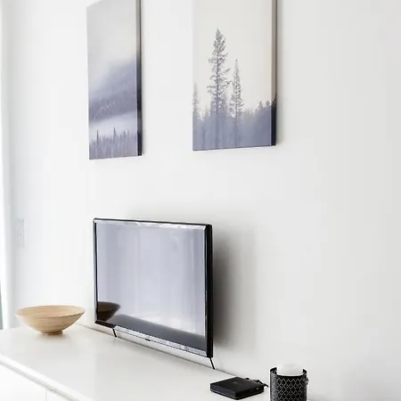 Modern Riverside With Free Parking